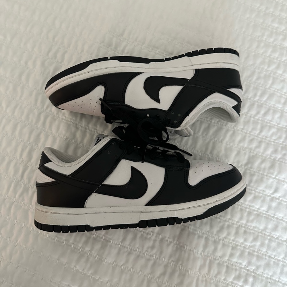 SLIGHTLY WORN WOMENS NIKE PANDA DUNKS LOW SIZE 6.5